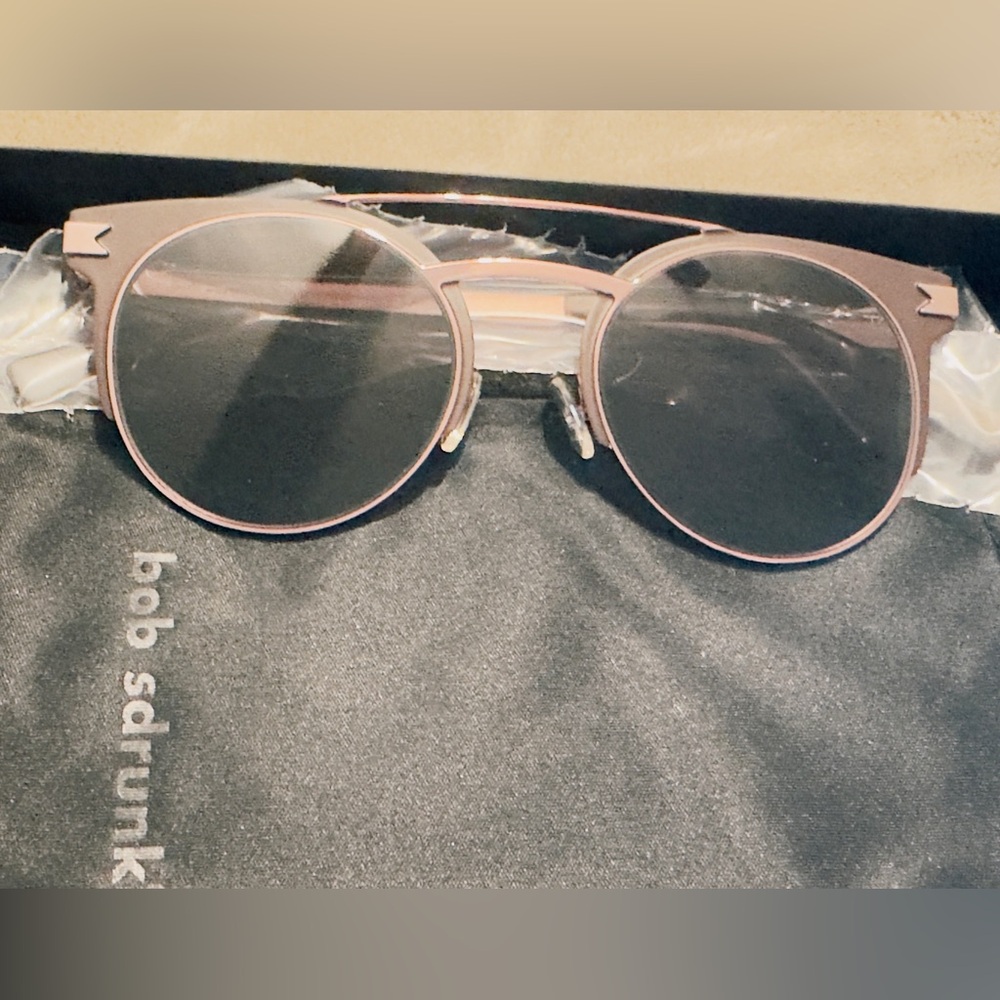 Women's Black Round Metal-Frame Sunglasses with Rose Gold Accents - Picture 4 of 5